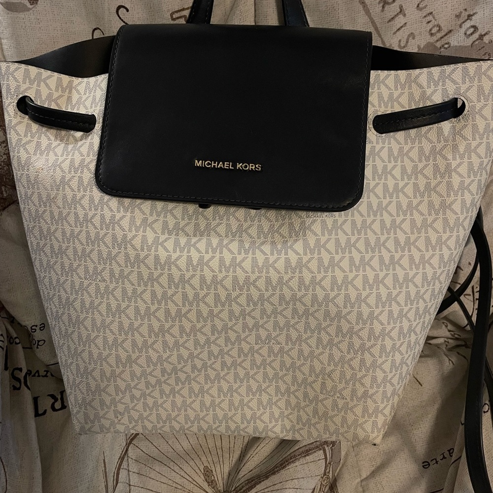 Michael Kors Junie backpack